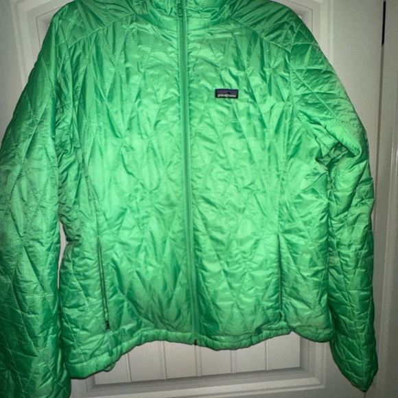 Patagonia Women's Vibrant Green Puffer Jacket - Picture 2 of 5